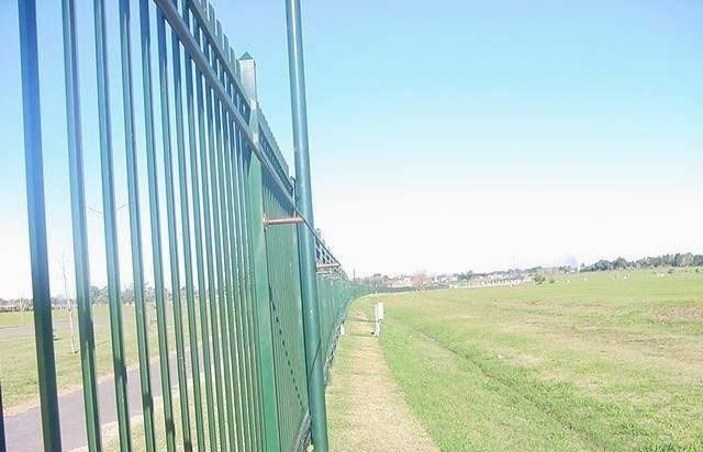 Reja perimetral de barrio privado