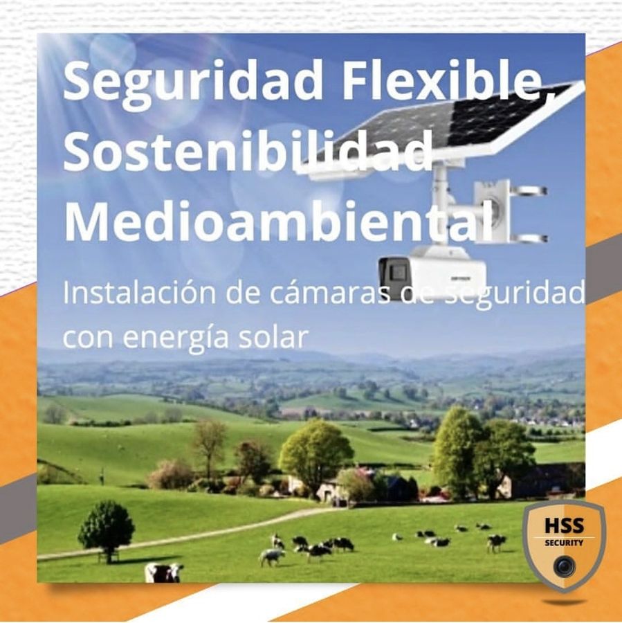 Cámara de seguridad con panel solar en un campo