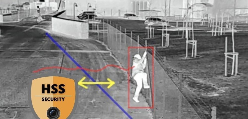 Imagen térmica de una persona trepando un alambrado, marcada por la analítica de cruce de línea