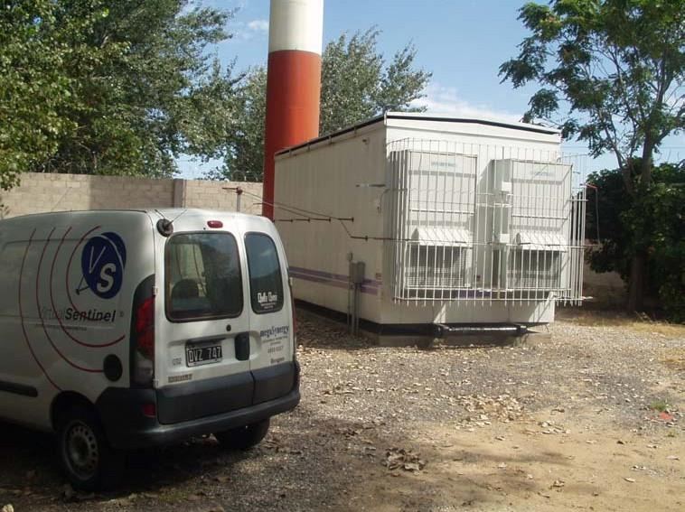 Sitio de telefonía con cerco y shelter